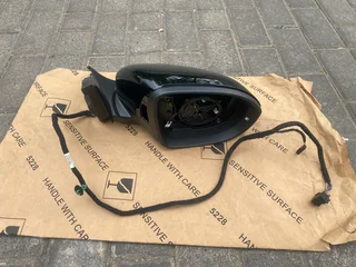 2022 VW T-ROC ELECTRONIC AUTO-FOLD DOOR MIRROR WITH CAMERA RIGHT SIDE FOR SALE.IN PRISTINE CONDITION