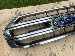 2018 FORD EVEREST RADIATOR GRILLE FOR SALE. IN PRISTINE CONDITION