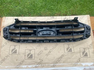 2018 FORD EVEREST RADIATOR GRILLE FOR SALE. IN PRISTINE CONDITION