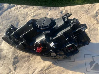 2019 VW GOLF 7 TSI XENON HEADLIGHT RIGHT SIDE FOR SALE. IN PRISTINE CONDITION