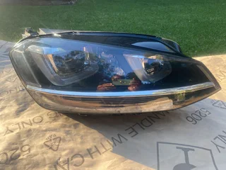 2019 VW GOLF 7 TSI XENON HEADLIGHT RIGHT SIDE FOR SALE. IN PRISTINE CONDITION
