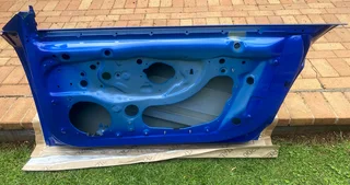 2022 AUDI R8 SPYDER DOOR SHELL RIGHT SIDE FOR SALE. IN PRISTINE CONDITION