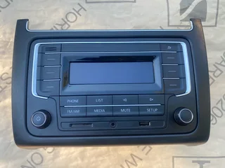 2020 VW CADDY RADIO FOR SALE. IN PRISTINE CONDITION