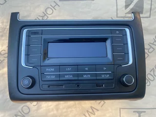 2020 VW CADDY RADIO FOR SALE. IN PRISTINE CONDITION