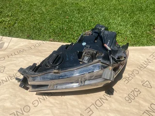 2019 MAZDA 2 XENON HEADLIGHT RIGHT SIDE FOR SALE. IN EXCELLENT CONDITION