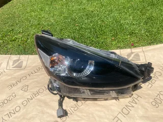 2019 MAZDA 2 XENON HEADLIGHT RIGHT SIDE FOR SALE. IN EXCELLENT CONDITION
