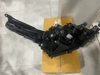 2023 TOYOTA FORTUNER BI-BEAM LED HEADLIGHT LEFT SIDE FOR SALE. IN EXCELLENT CONDITION