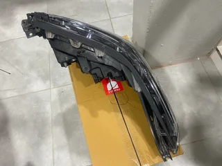 2023 TOYOTA FORTUNER BI-BEAM LED HEADLIGHT RIGHT SIDE FOR SALE. IN EXCELLENT CONDITION