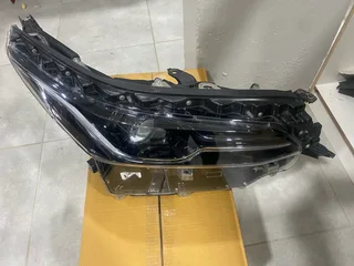 2023 TOYOTA FORTUNER BI-BEAM LED HEADLIGHT RIGHT SIDE FOR SALE. IN EXCELLENT CONDITION