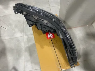 2023 TOYOTA FORTUNER BI-BEAM LED HEADLIGHT RIGHT SIDE FOR SALE. IN EXCELLENT CONDITION