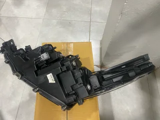 2023 TOYOTA FORTUNER BI-BEAM LED HEADLIGHT RIGHT SIDE FOR SALE. IN EXCELLENT CONDITION