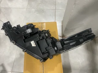 2023 TOYOTA FORTUNER BI-BEAM LED HEADLIGHT RIGHT SIDE FOR SALE. IN EXCELLENT CONDITION