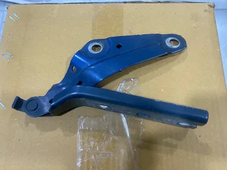 2024 Vw T-roc Bonnet Hinge Right Side For Sale. In Excellent Condition