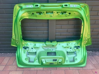 2025 OPEL MOKKA TAILGATE SHELL FOR SALE. IN PRISTINE CONDITION