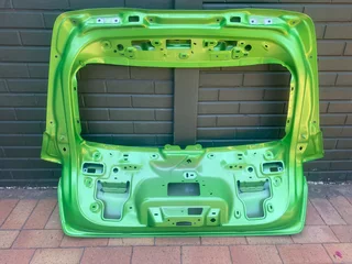 2025 OPEL MOKKA TAILGATE SHELL FOR SALE. IN PRISTINE CONDITION