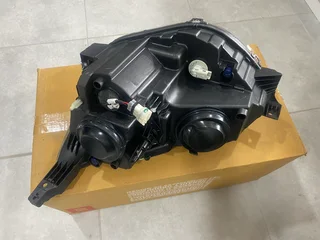 2024 RENAULT TRIBER HEADLIGHT RIGHT SIDE FOR SALE. IN EXCELLENT CONDITION