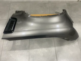 2022 Land Rover Defender Left Front Fender For Sale. In Pristine Condition