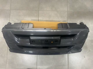 2024 ISUZU D-MAX RADIATOR GRILLE FOR SALE. IN PRISTINE CONDITION