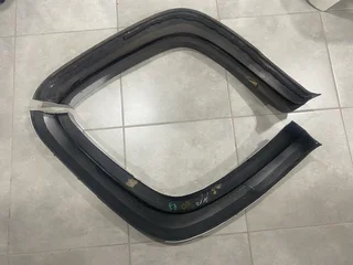 2014 VW AMAROK DOUBLE CAB FRONT FENDERS ARCH MOULDINGS FOR SALE. IN EXCELLENT CONDITION