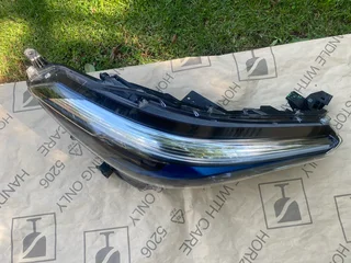 2024 TOYOTA COROLLA CROSS HYBRID FULL LED HEADLIGHT RIGHT SIDE FOR SALE. IN EXCELLENT CONDITION