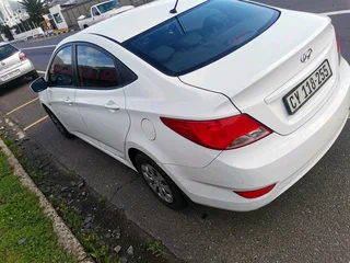 Hyundai accent 2015