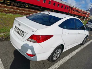 Hyundai accent 2015