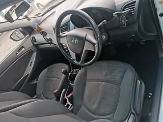 Hyundai accent 2015