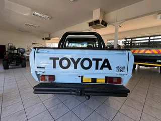 TOYOTA HILUX 4X4 DOUBLE CAB