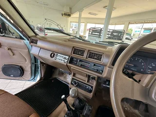 TOYOTA HILUX 4X4 DOUBLE CAB