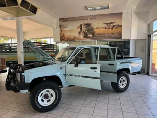 TOYOTA HILUX 4X4 DOUBLE CAB