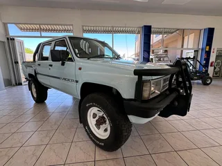 TOYOTA HILUX 4X4 DOUBLE CAB