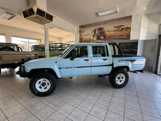 TOYOTA HILUX 4X4 DOUBLE CAB