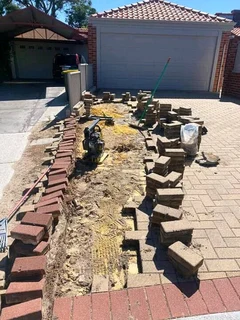 SKILLED PAVING GUY 081...4231..324