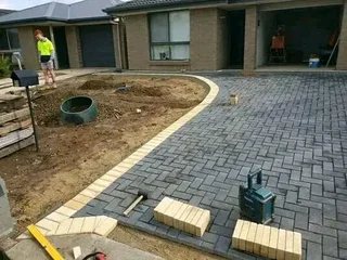 SKILLED PAVING GUY 081...4231..324