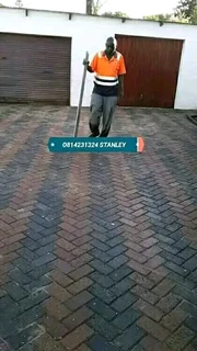 SKILLED PAVING GUY 081...4231..324