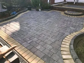 PAVING  GUY STANLEY 0813664446