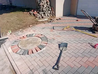 PAVING  GUY STANLEY 0813664446