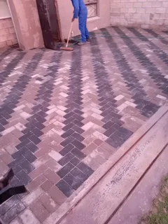 PAVING  GUY STANLEY 0813664446