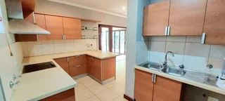 STUNNING 3 BED FULL TITLE IN EXCELLENT PET FRIENDLY LOCATION!!!D
