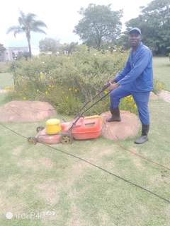 VAST EXPERIENCED GARDENER URGENTRY NEED AJOB.