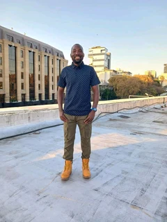 WELL EXPERIENCED GARDENER AVAILABLE