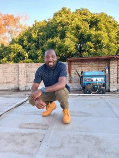 WELL EXPERIENCED GARDENER AVAILABLE