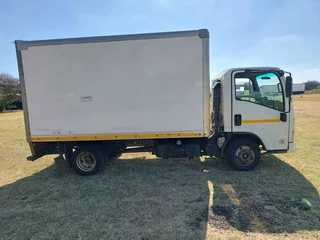 ISUZU NMR250 AMT CLOSED BODY