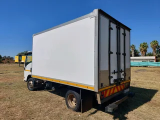 ISUZU NMR250 AMT CLOSED BODY