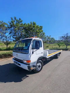 2015 Nissan Ud 40l Rollback With Second Car Carrier