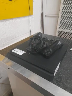 Ps4 console with 2 controls 44Mar25