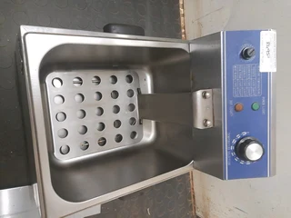 Single electric chip fryer 113Jan25