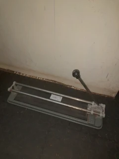 Tile cutter 184Mar25