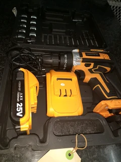 Lithium cordless drill withb2 batteries and charger 37Nov24