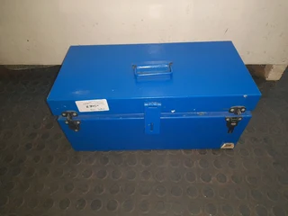 Steel empty toolbox 05Nov24